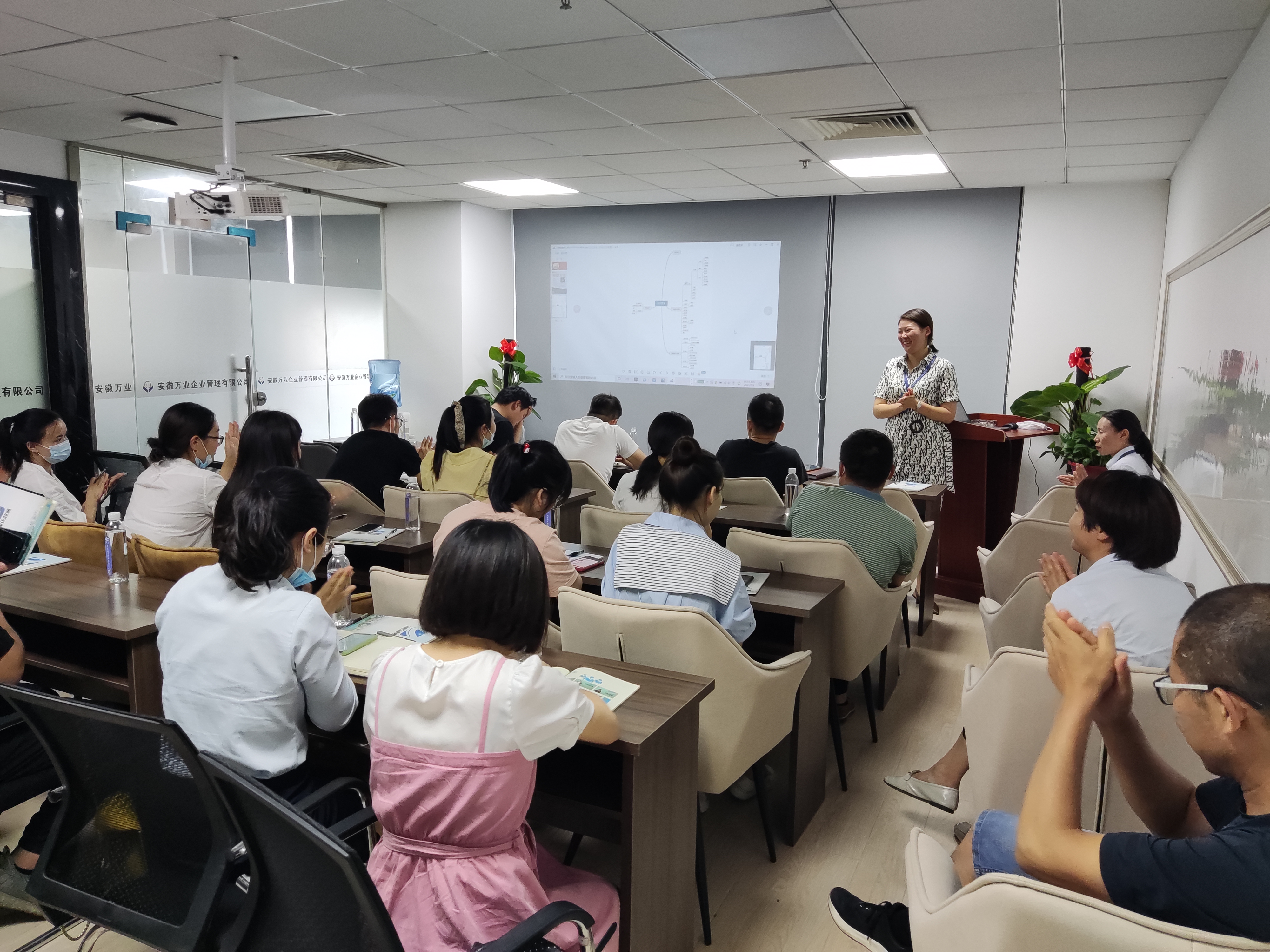 安徽萬業(yè)《建筑企業(yè)，如何突破重圍》公益講座圓滿結束